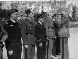 Remise de la Croix de la Libération au SAS JORDAN