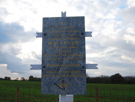 Stèle commémorative érigée à la mémoire de René Villain