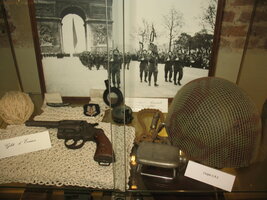 Vitrine Salle d'honneur 1er RPIMa