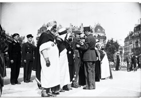 Remise de la Croix de la Libération au SAS JORDAN