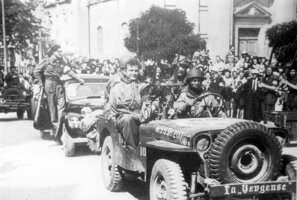 Entrée des Jeeps SAS à Vannes le 8 août 1944