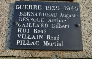 Plaque apposée sur le Monument aux Morts de Saint-Marc-la-Lande